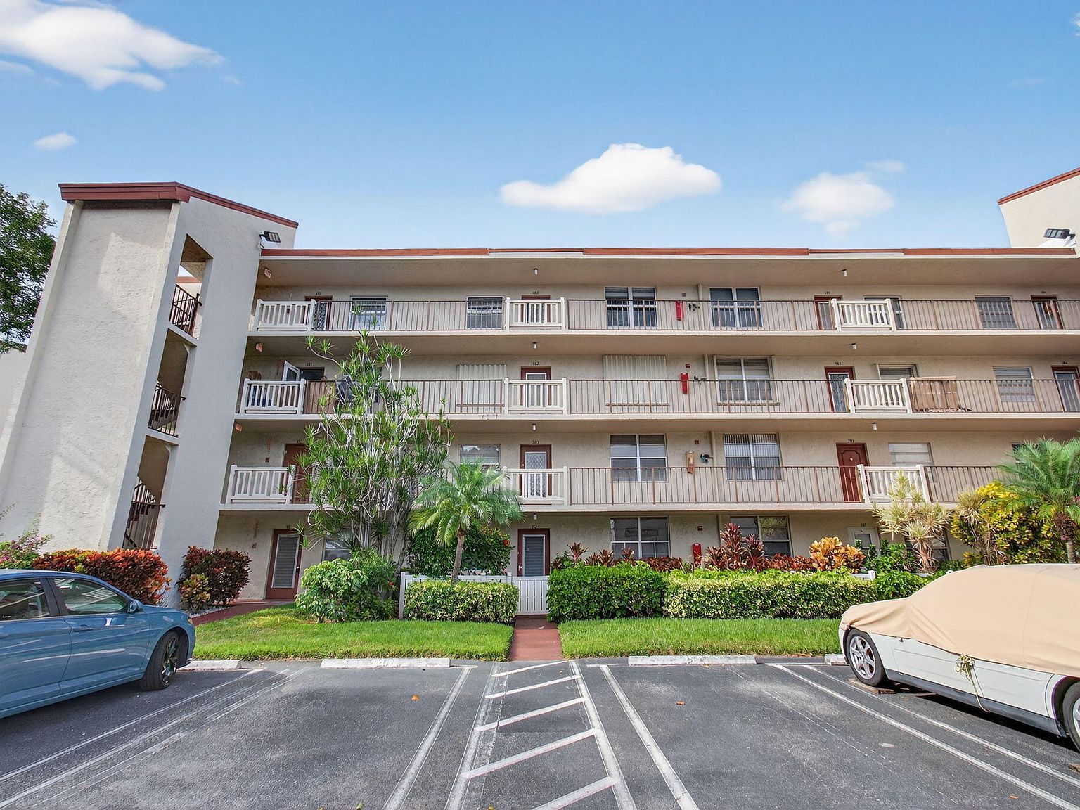 25 Abbey Ln APT 402 Delray Beach, FL 33446 - Thumbnail 3