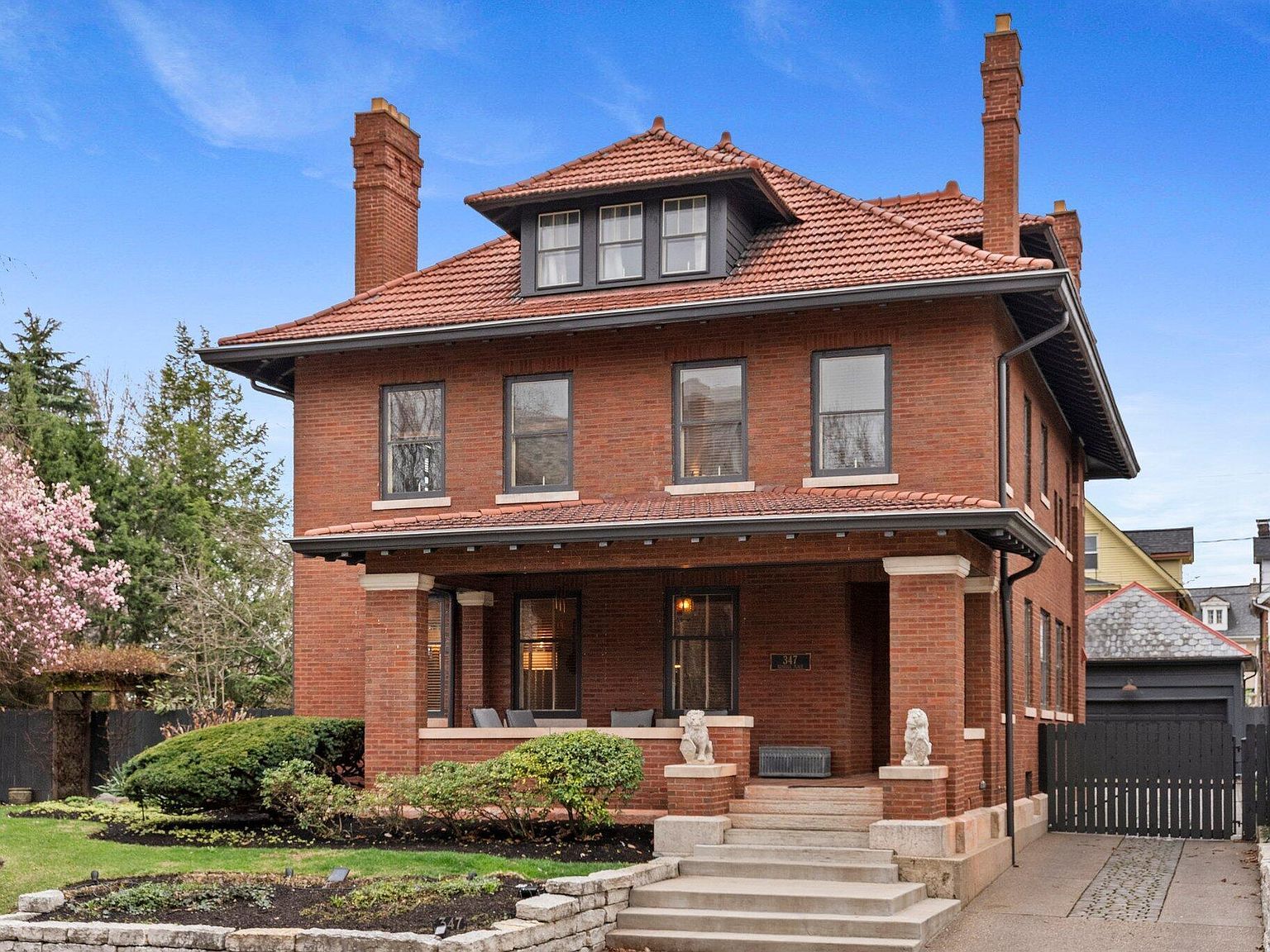 347 Kendall Pl Columbus, OH 43205 - Thumbnail 3