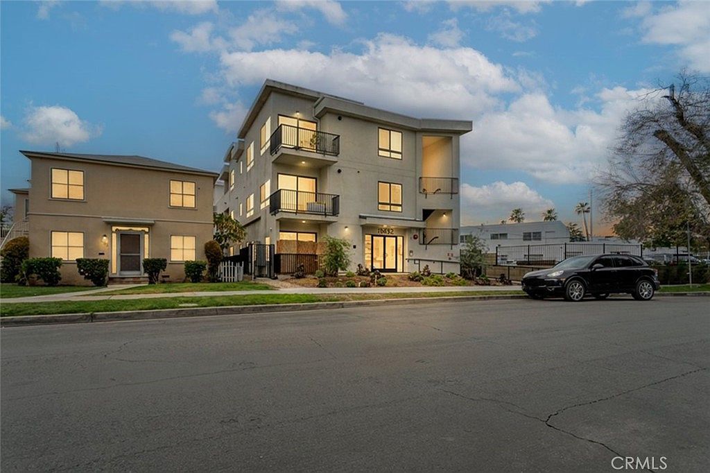 10652 Whipple St North Hollywood, CA 91602 - Thumbnail 3