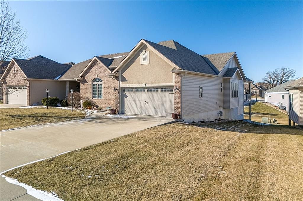 4410 Stonebridge Dr W Saint Joseph, MO 64505 - Thumbnail 3