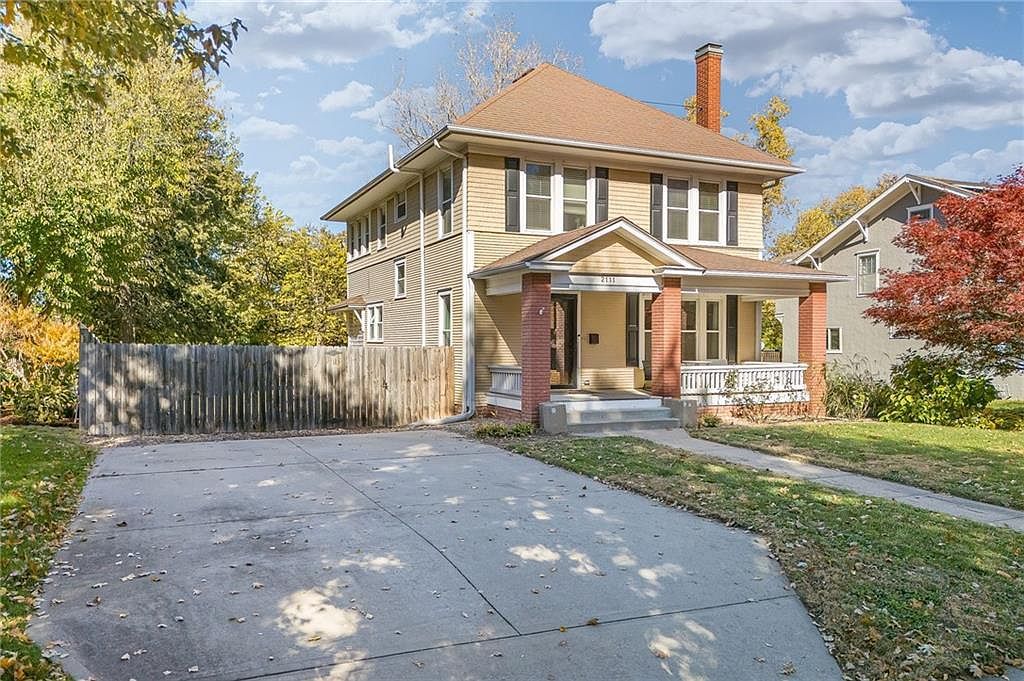 2111 Lovers Ln Saint Joseph, MO 64505 - Thumbnail 3