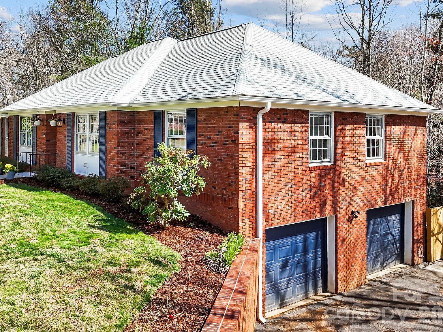 15 Blueberry Hill Rd Asheville, NC 28804 - Thumbnail 3