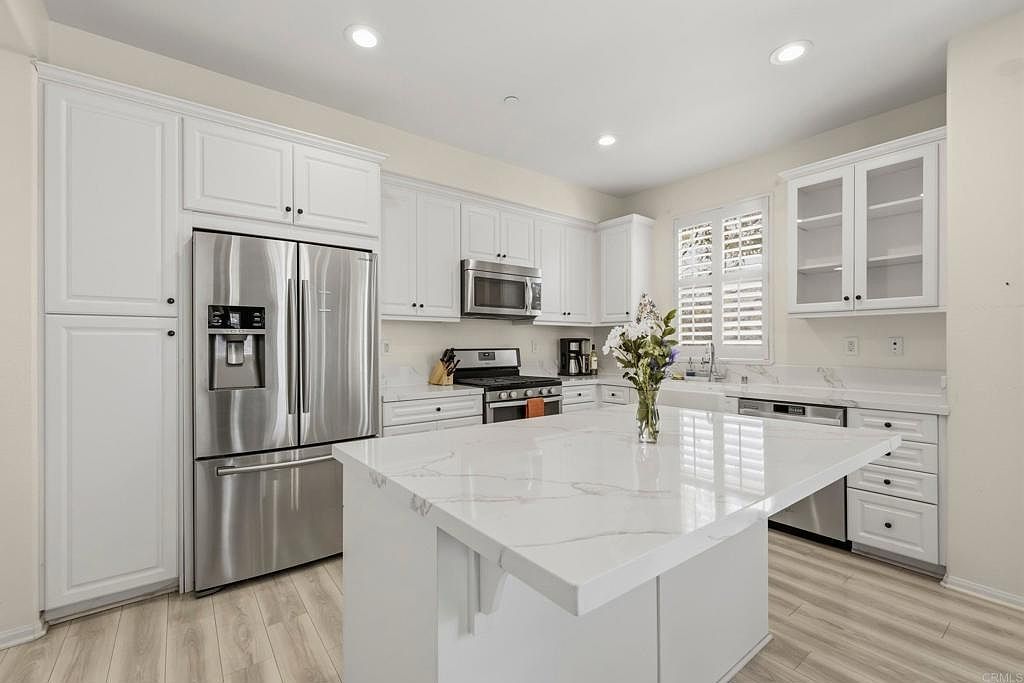 1884 Aquamarine Ct Unit 6 Chula Vista, CA 91913 - Thumbnail 3