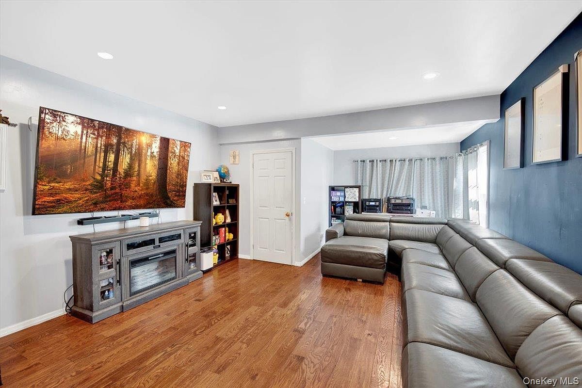 4153 Gunther Ave Bronx, NY 10466 - Thumbnail 3