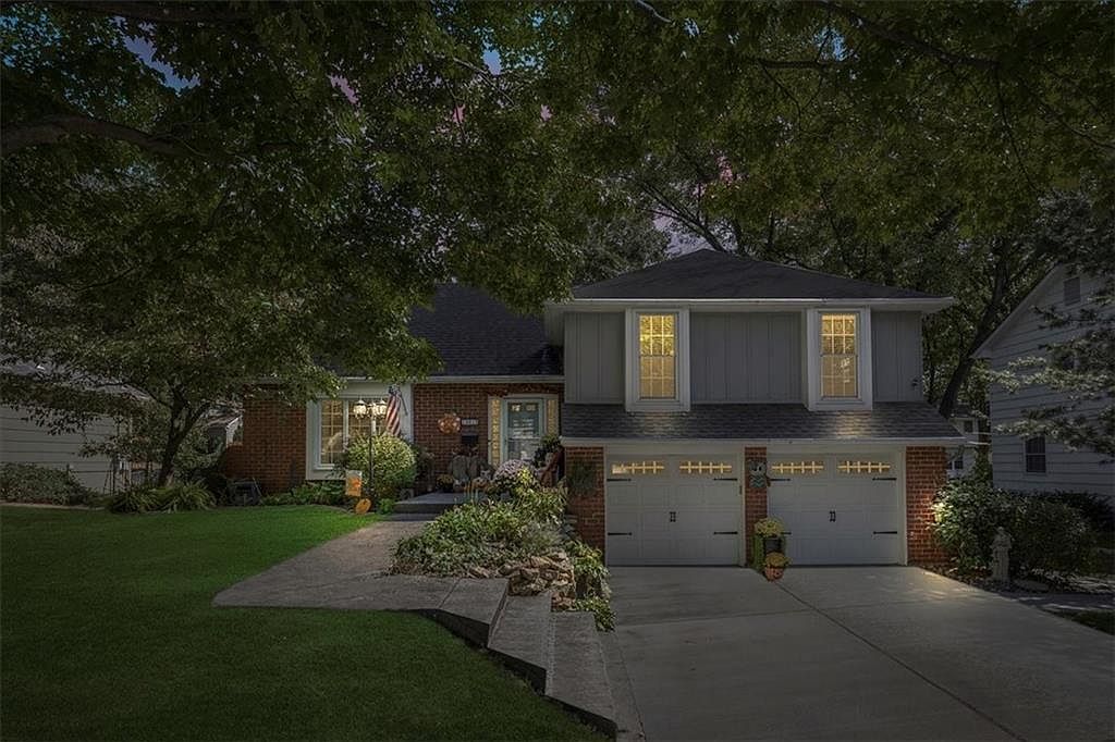 10013 Briar Dr Overland Park, KS 66207 - Thumbnail 3