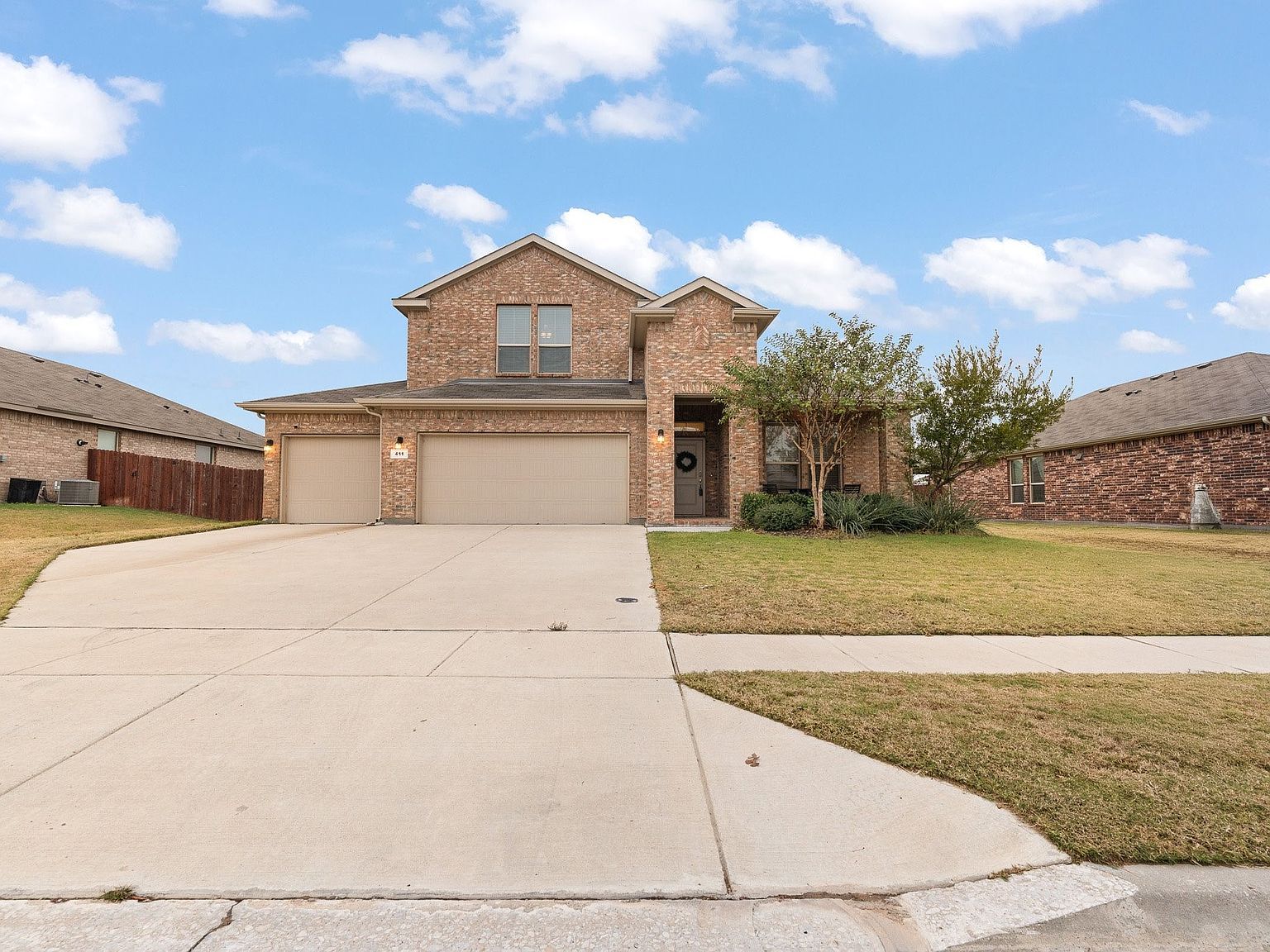 411 Skipper Ln Azle, TX 76020 - Thumbnail 3