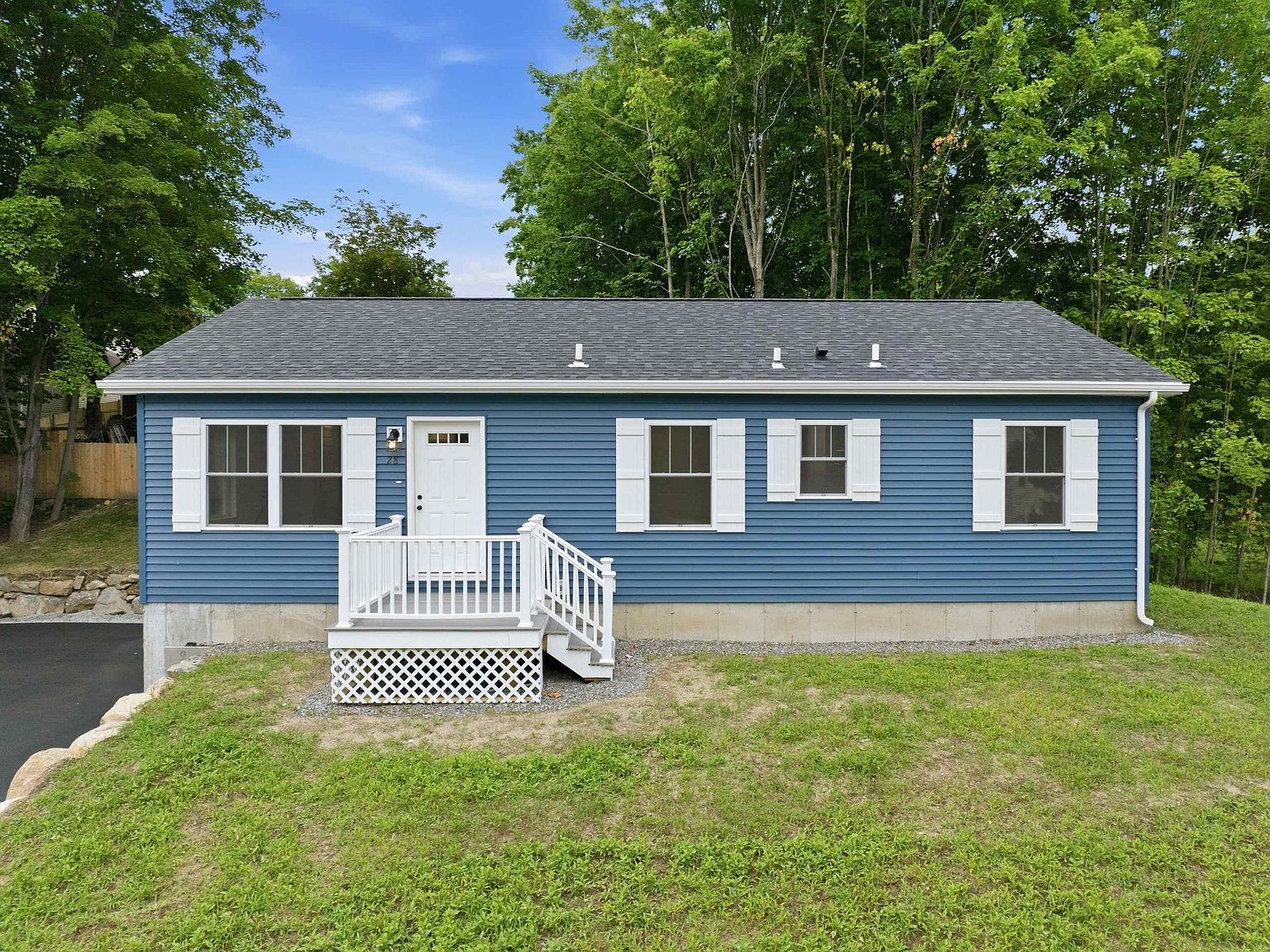 28 Cottage Pl Ashland, NH 03217 - Thumbnail 3