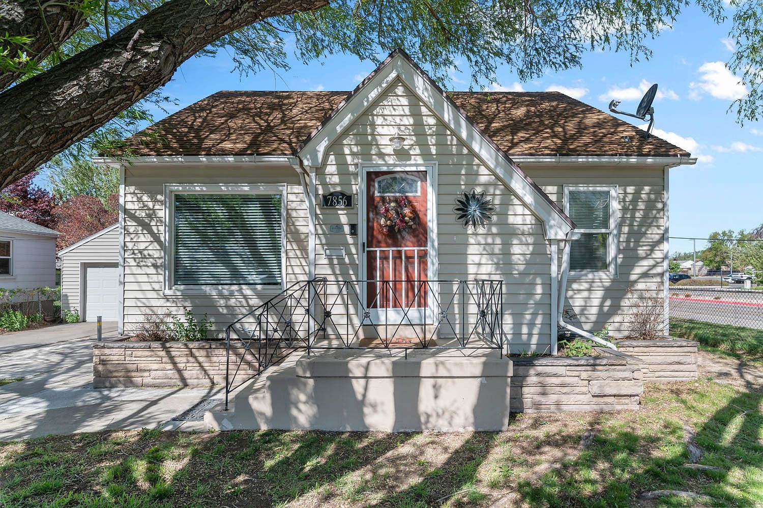 7856 S Pioneer St W Midvale, UT 84047 - Thumbnail 3