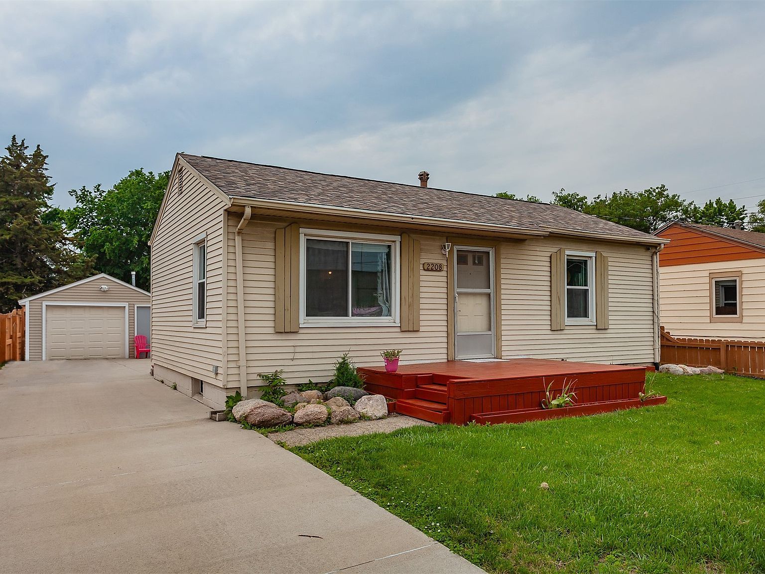 2208 Tichenor St Des Moines, IA 50317 - Thumbnail 3