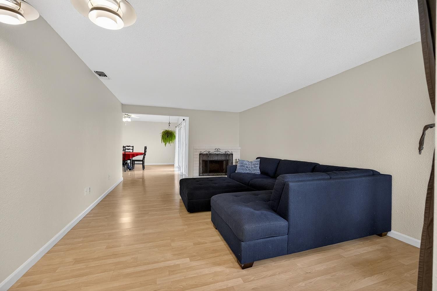 6635 Spoerriwood Ct Sacramento, CA 95828 - Thumbnail 3