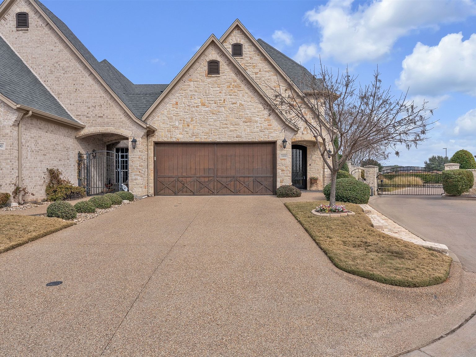 2400 Vineyard Dr Granbury, TX 76048 - Thumbnail 3