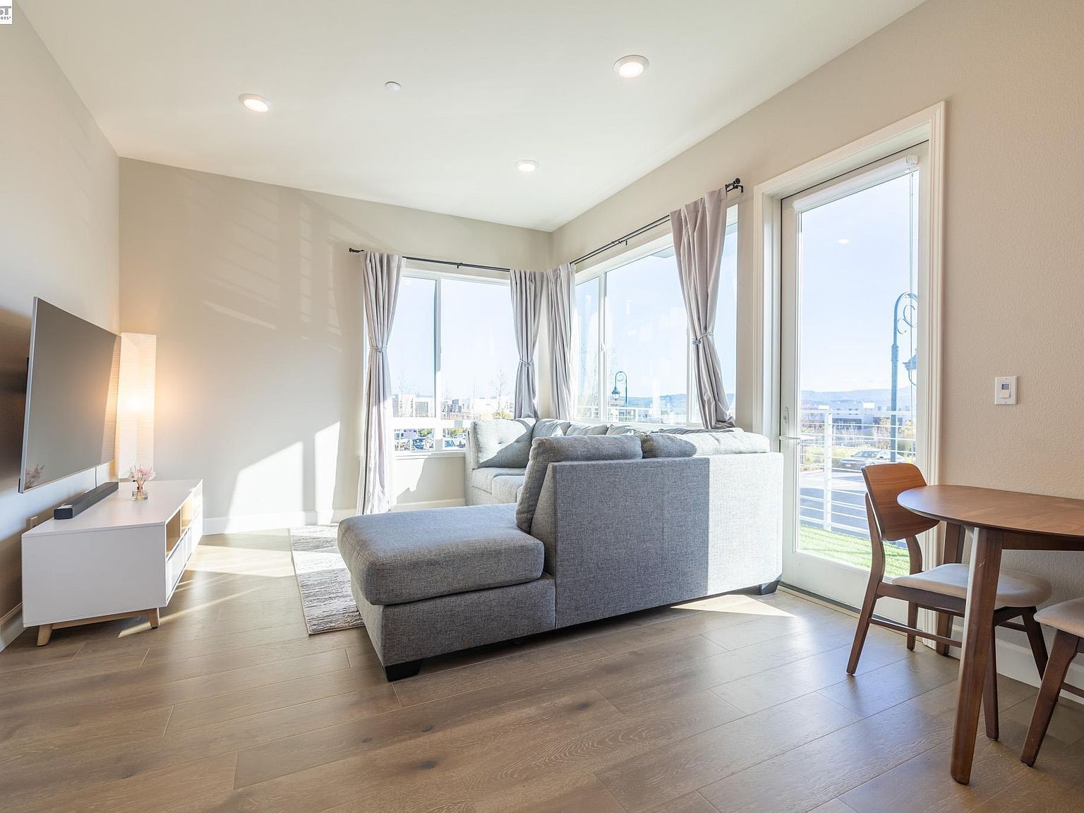 263 Llano De Los Robles Ave Unit 1 San Jose, CA 95136 - Thumbnail 3