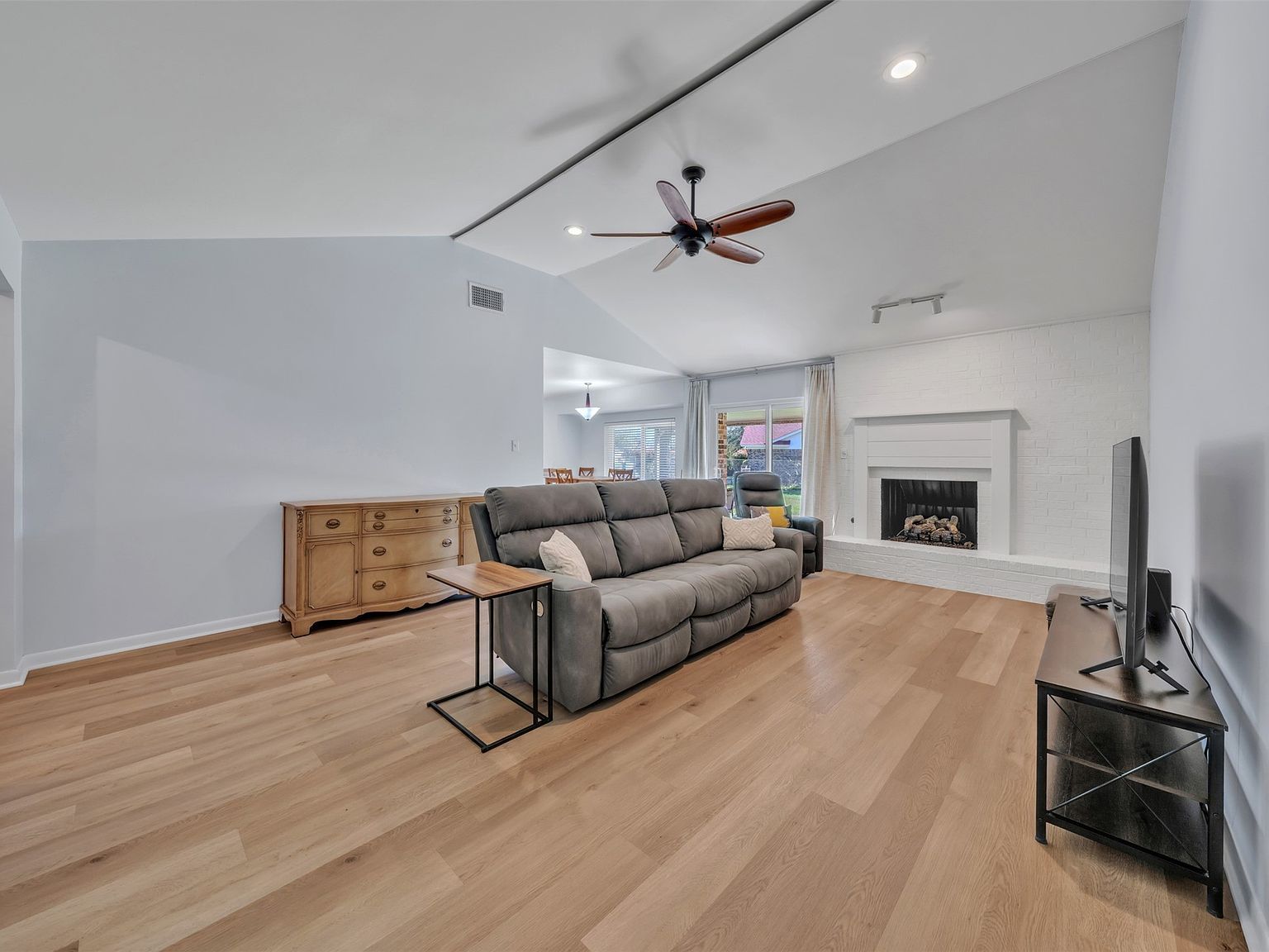 401 Ferenz Ct Crowley, TX 76036 - Thumbnail 3