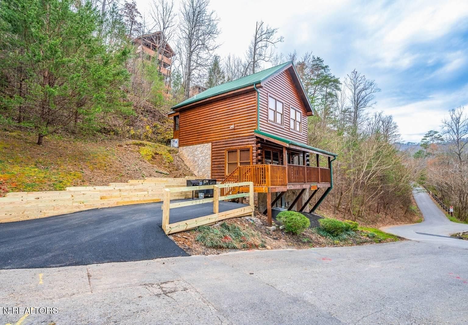 645 Chickasaw Gap Way Pigeon Forge, TN 37863 - Thumbnail 3