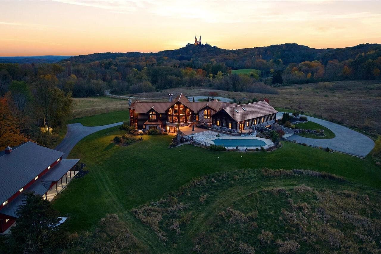 5674 Highway 167 Hubertus, WI 53033 - Thumbnail 3