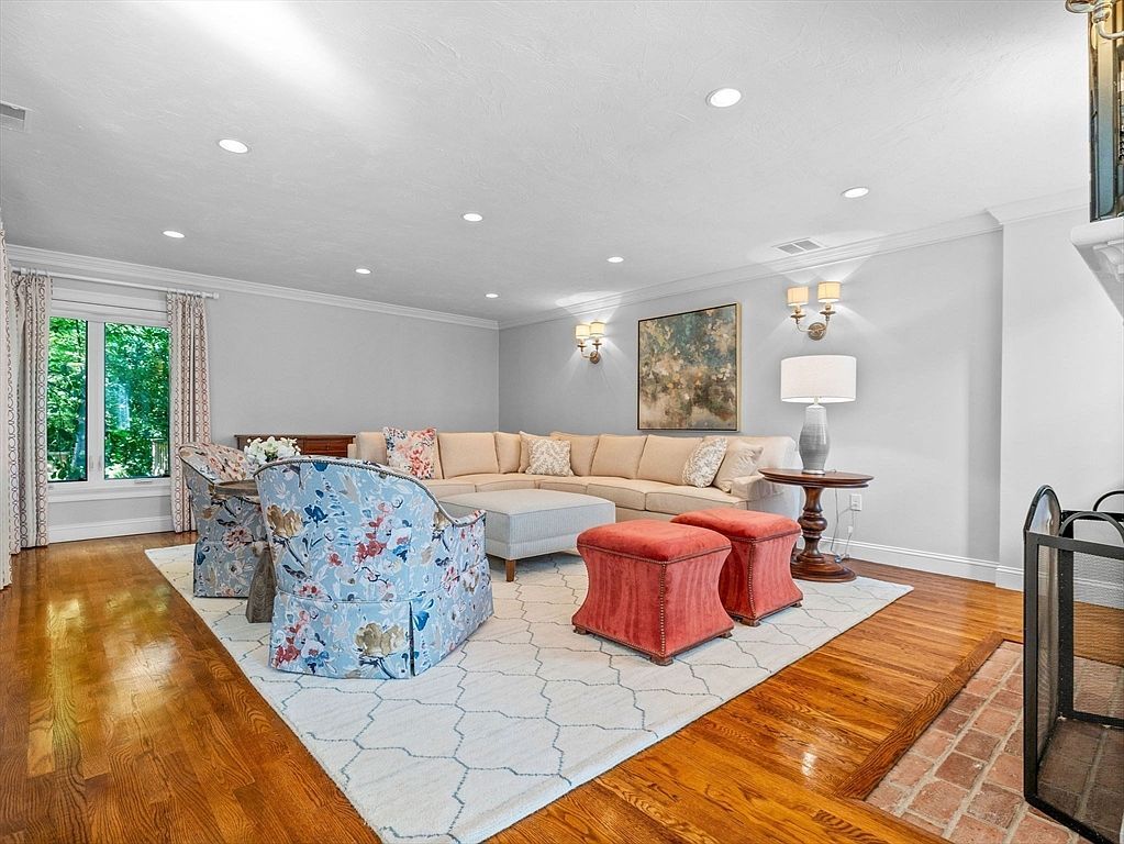 4 Farmer Rd UNIT 4 Milton, MA 02186 - Thumbnail 3