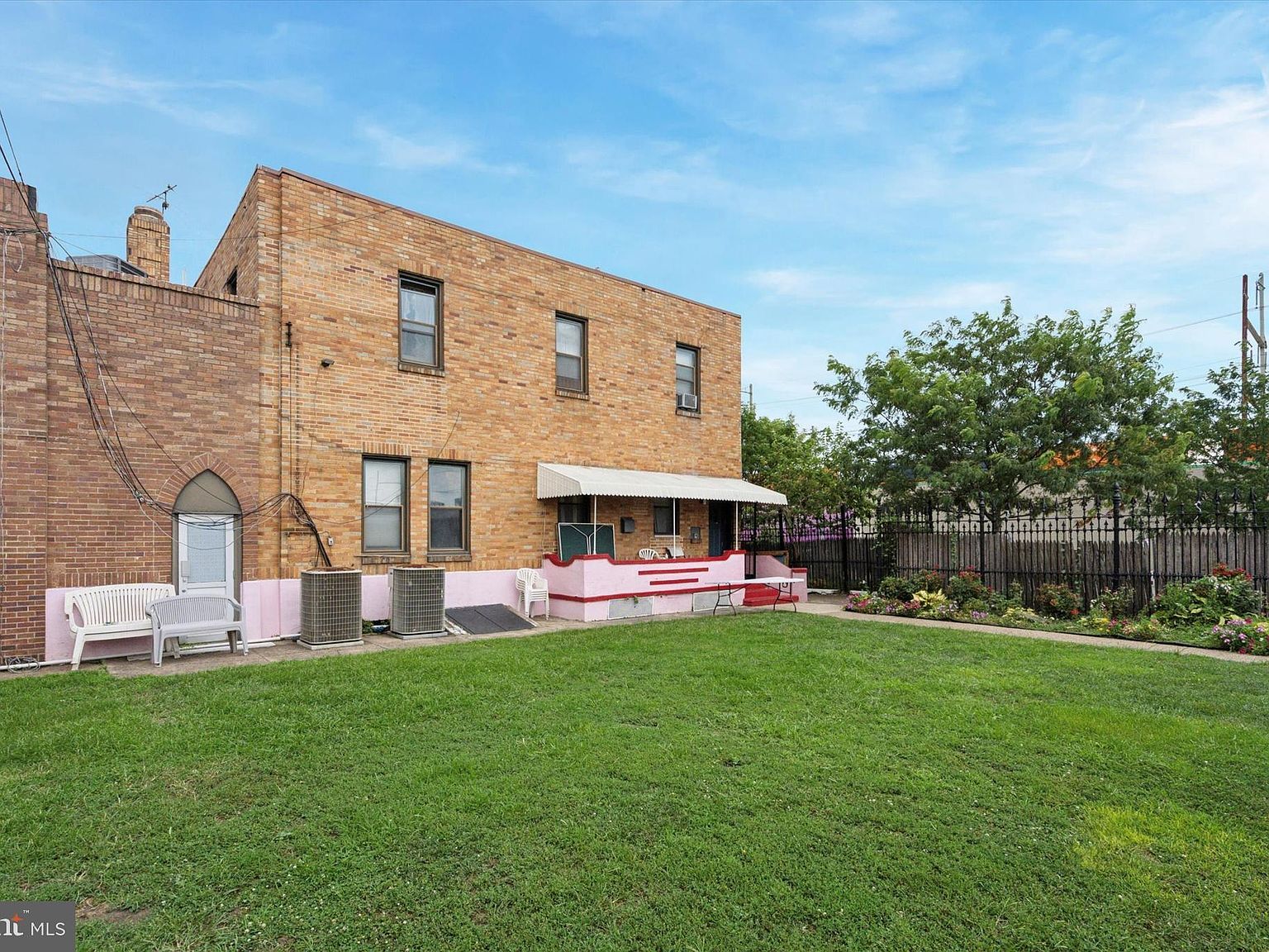 2530 Wharton St Philadelphia, PA 19146 - Thumbnail 3