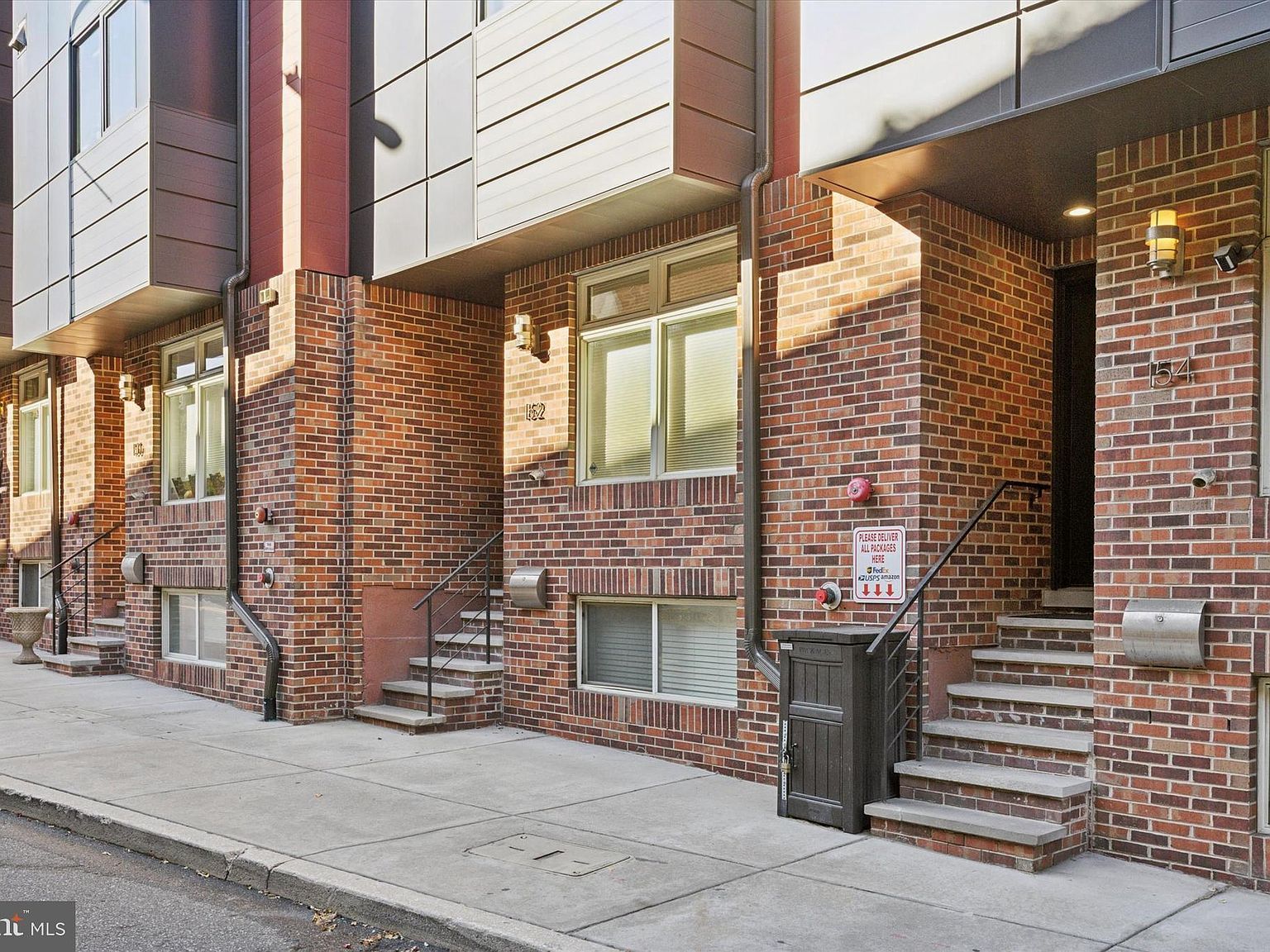 152 N Front St Philadelphia, PA 19106 - Thumbnail 3