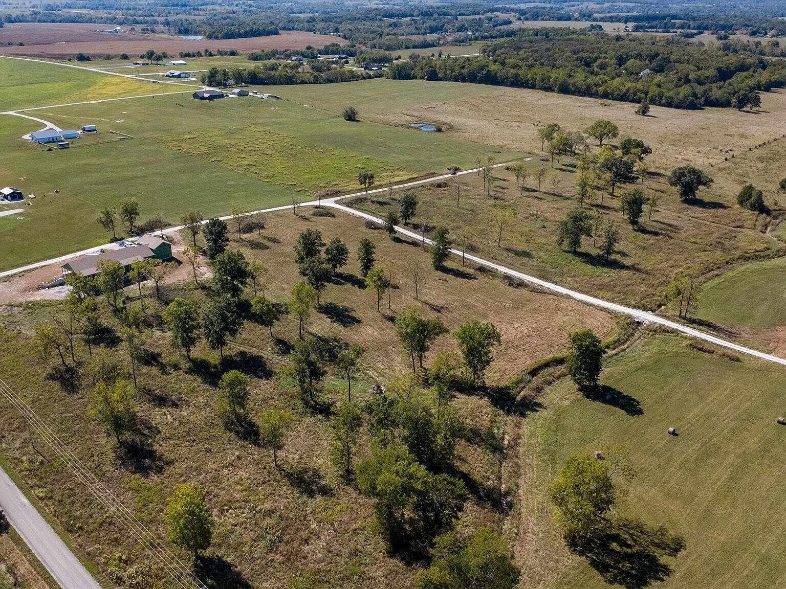 7 S 82nd Rd Bolivar, MO 65613 - Thumbnail 3