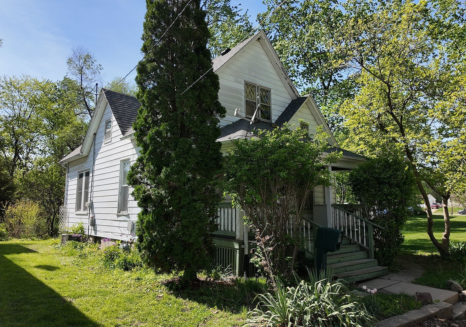 113 S Isabella St Clinton, IL 61727 - Thumbnail 3