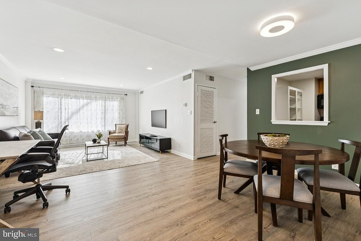 10570 Main St APT 202 Fairfax, VA 22030 - Thumbnail 3