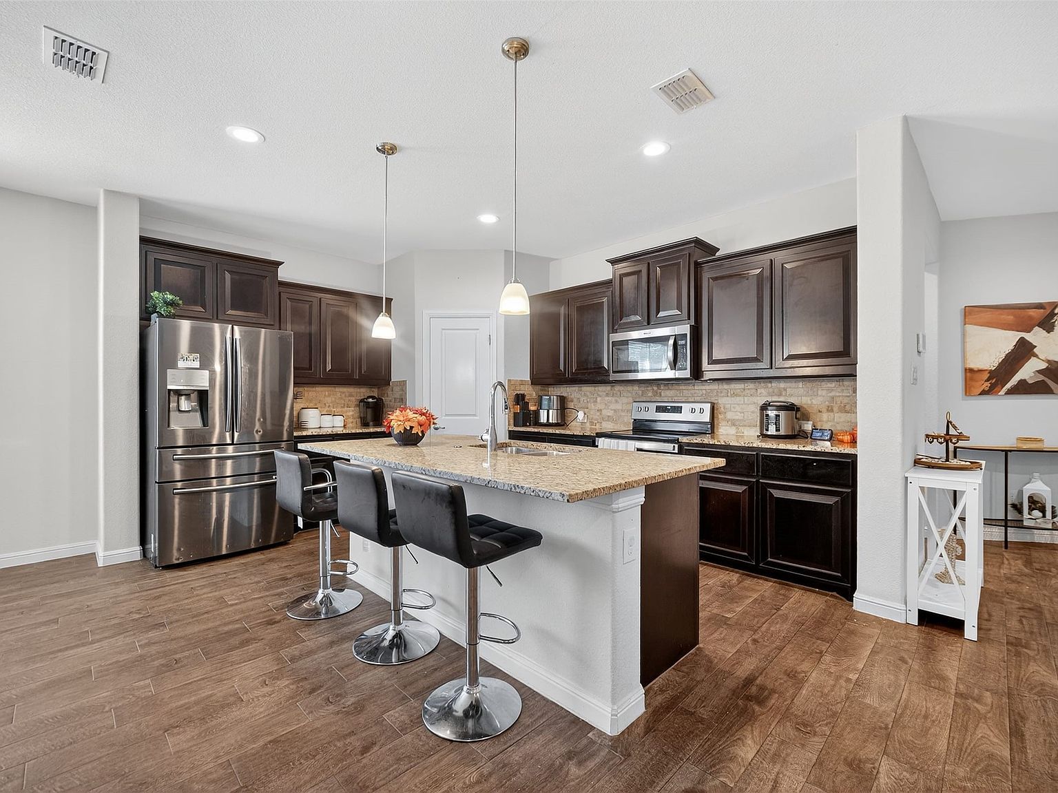 1029 Nicole Way Burleson, TX 76028 - Thumbnail 3