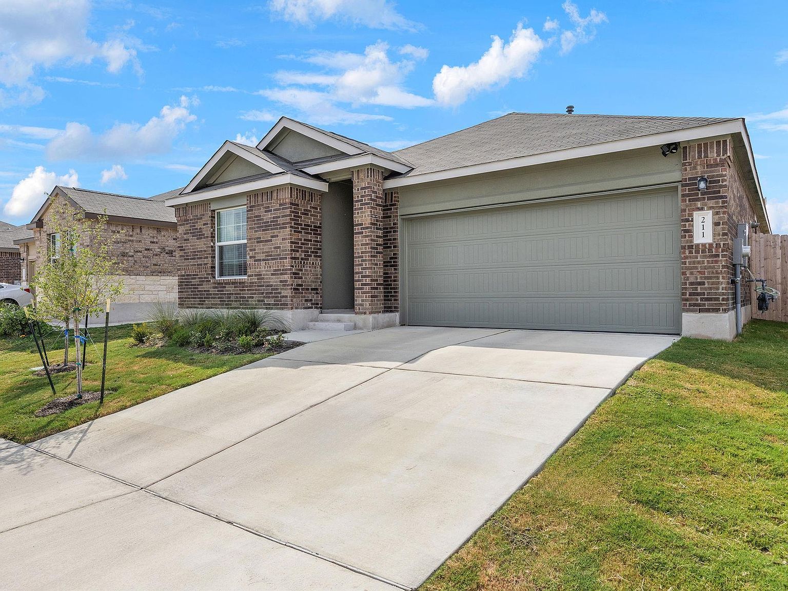 211 Camargue Dr Hutto, TX 78634 - Thumbnail 3