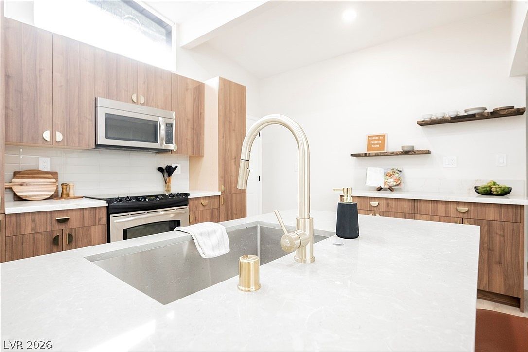 3369 Nahatan Way Las Vegas, NV 89169 - Thumbnail 3