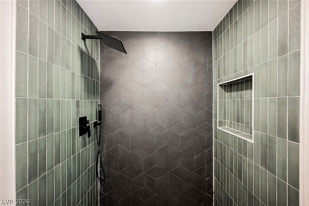 1676 Jupiter Ct APT A Paradise Town, NV 89119 - Thumbnail 3