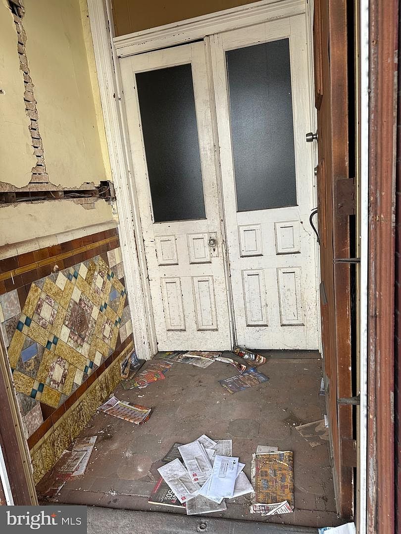 1924 W Westmoreland St Philadelphia, PA 19140 - Thumbnail 3