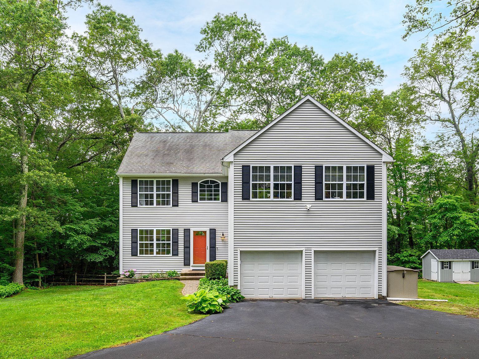 29 Little Brook Ln Newtown, CT 06470 - Thumbnail 3