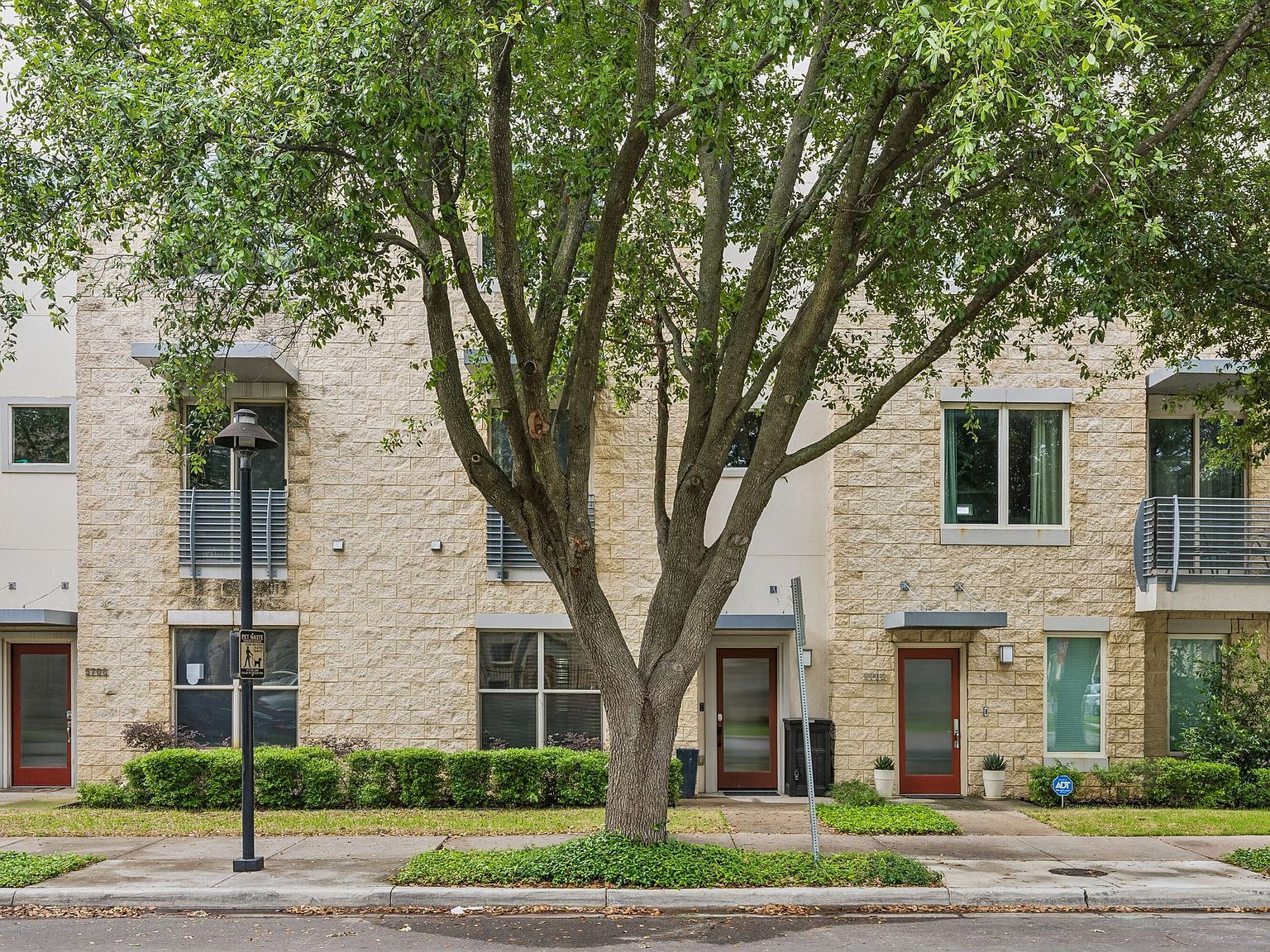 5704 La Vista Dr Dallas, TX 75206 - Thumbnail 3