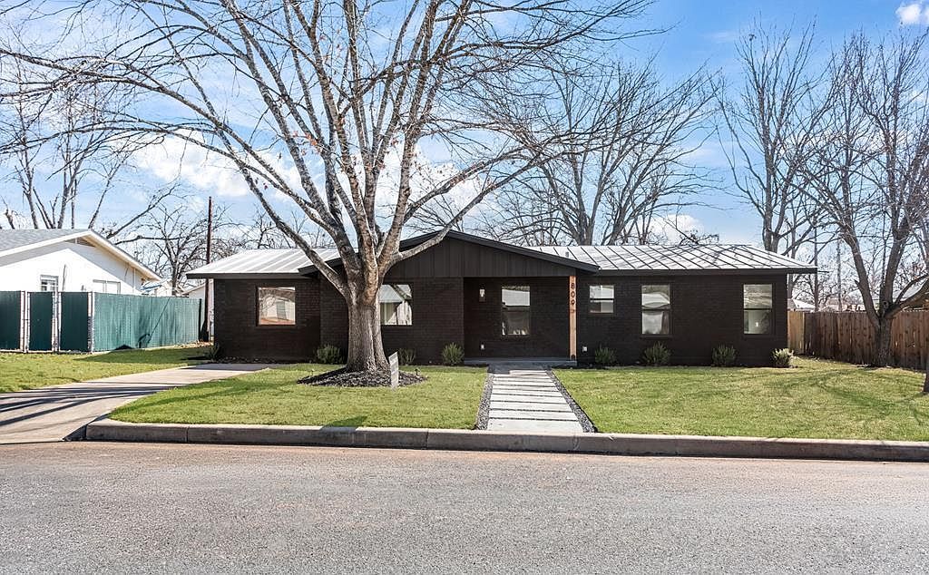 809 N Edison St Fredericksburg, TX 78624 - Thumbnail 3