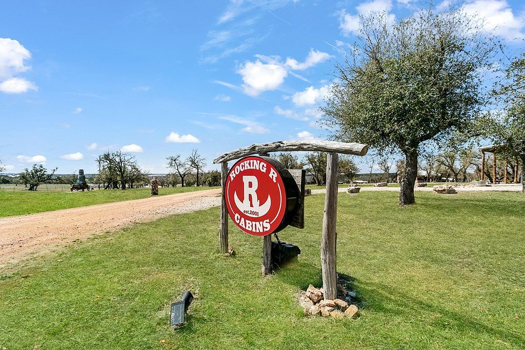 100 Five Star Trl Fredericksburg, TX 78624 - Thumbnail 3