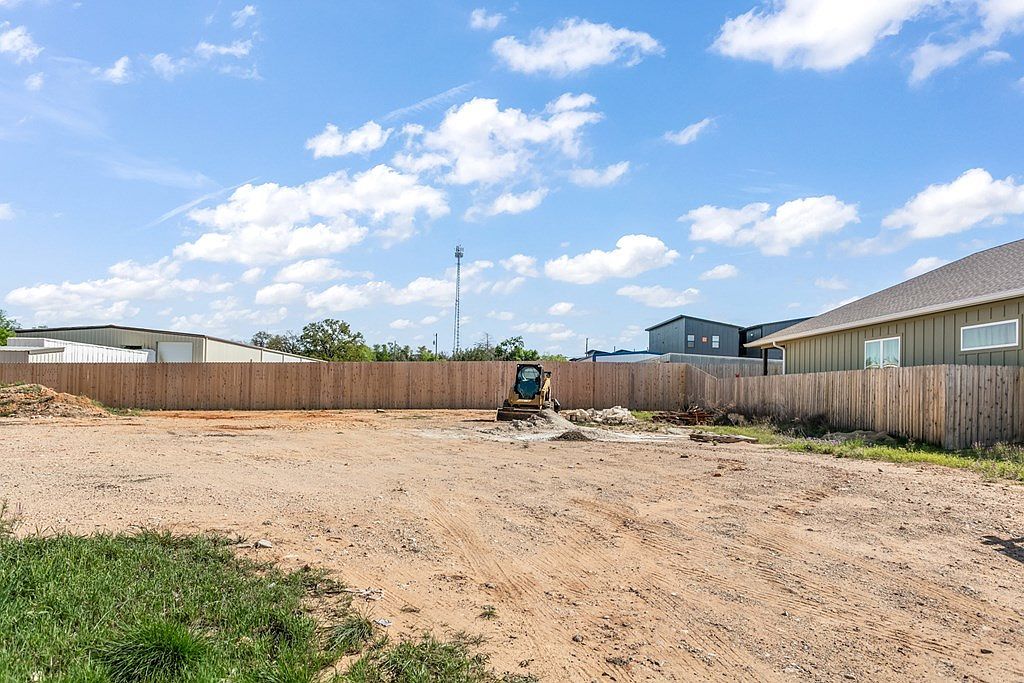 701 Wedgewood Ln, Fredericksburg, TX, 78624 - Thumbnail 3