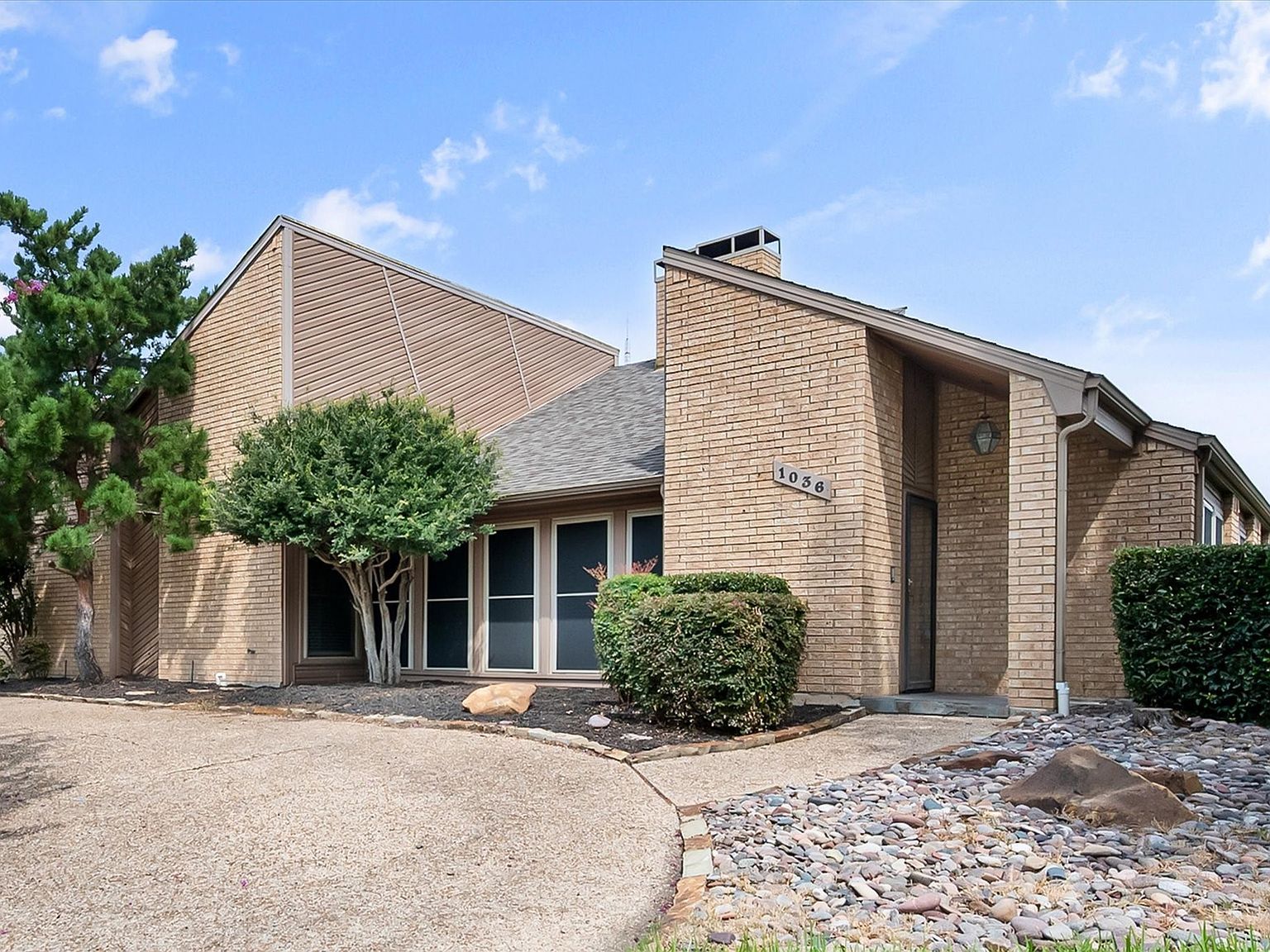 1036 Clinton St Carrollton, TX 75007 - Thumbnail 3