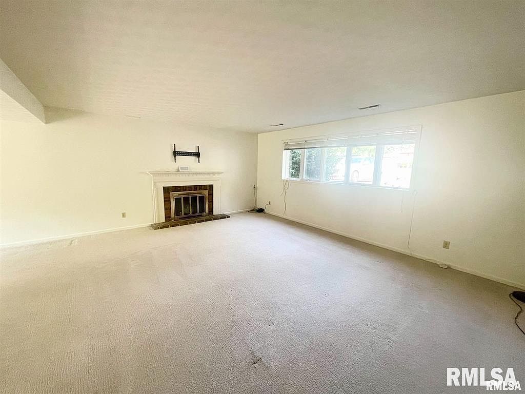 6913-6915 N Flamingo Ct #2 Peoria, IL 61614 - Thumbnail 3