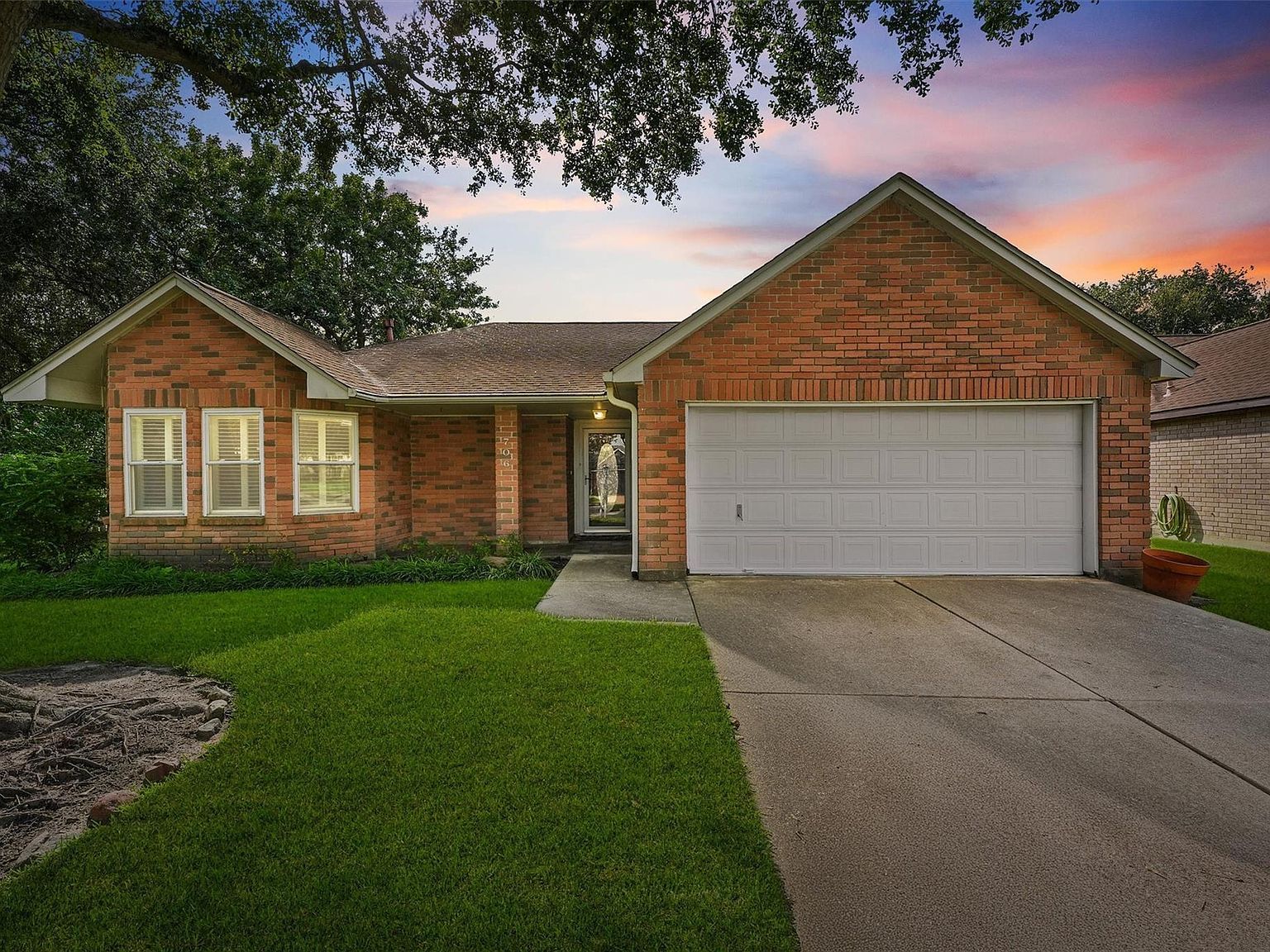 706 Rosefield Ct Pearland, TX 77584 - Thumbnail 3