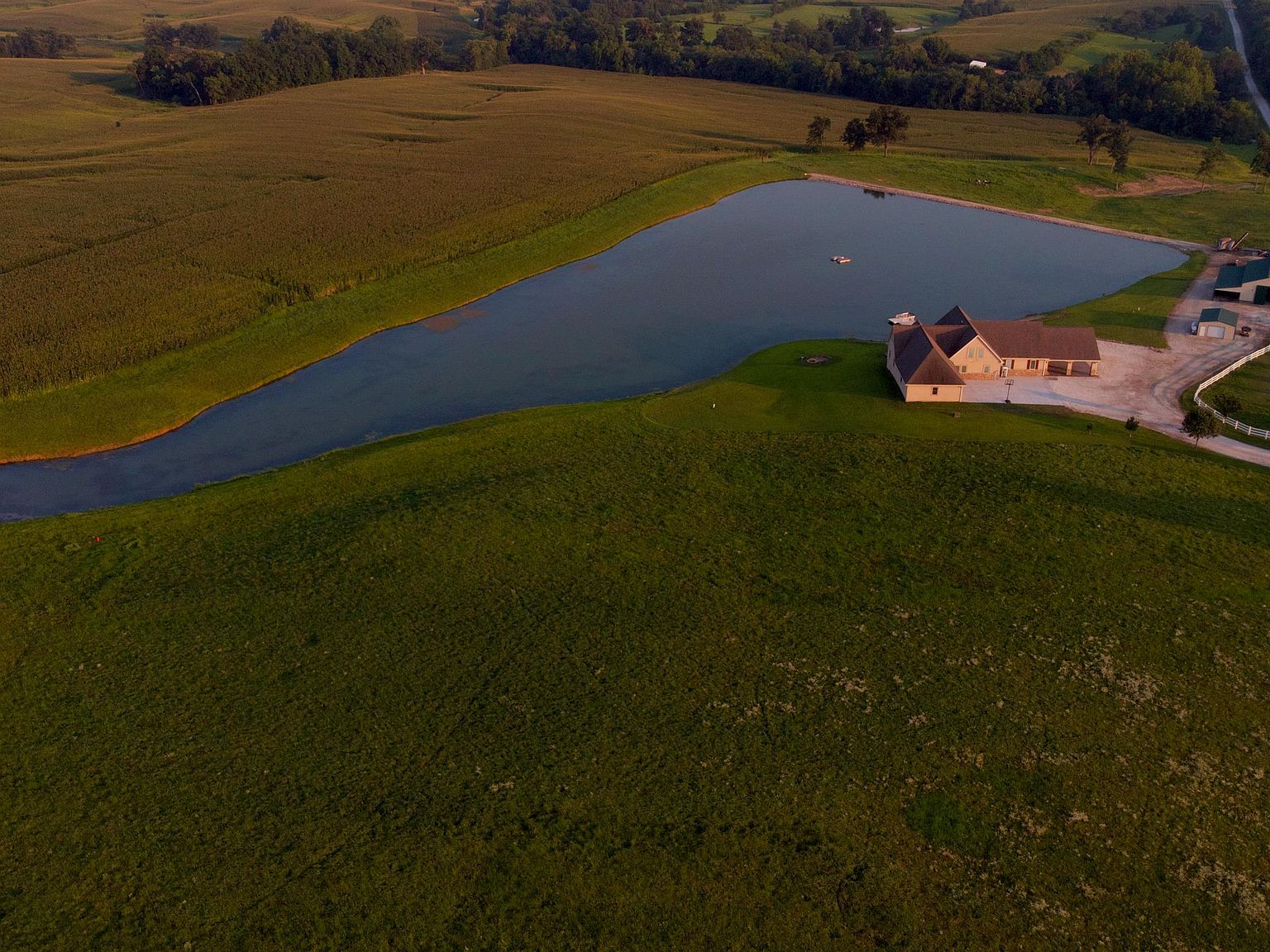 2064 E 2200th St Camp Point, IL 62320 - Thumbnail 3