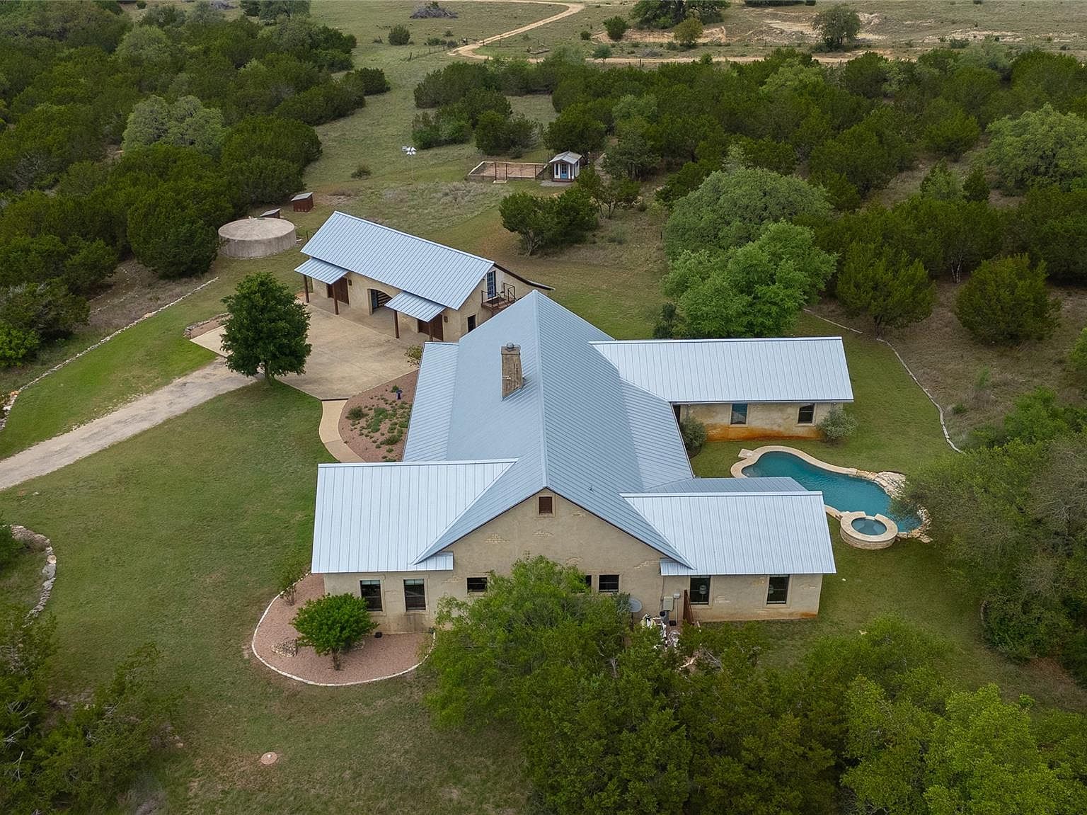 424 Hidden Creek Dr Dripping Springs, TX 78620 - Thumbnail 3
