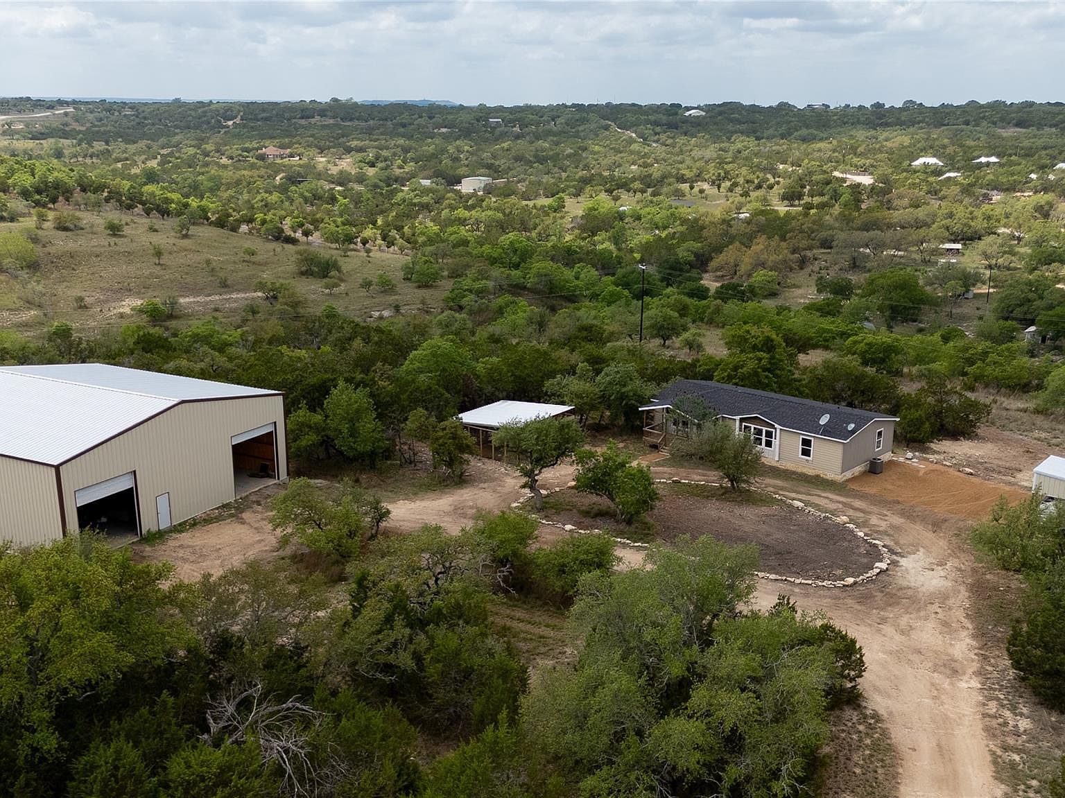 722 Wildwood Ln Johnson City, TX 78636 - Thumbnail 3