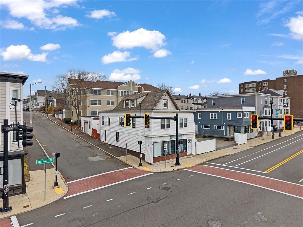 261 Rantoul St Beverly, MA 01915 - Thumbnail 3