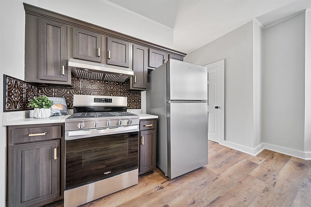 68 Pleasant St #2 Newburyport, MA 01950 - Thumbnail 3