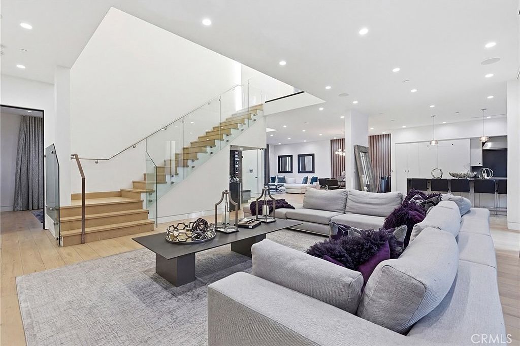 4545 Stern Ave Sherman Oaks, CA 91423 - Thumbnail 3