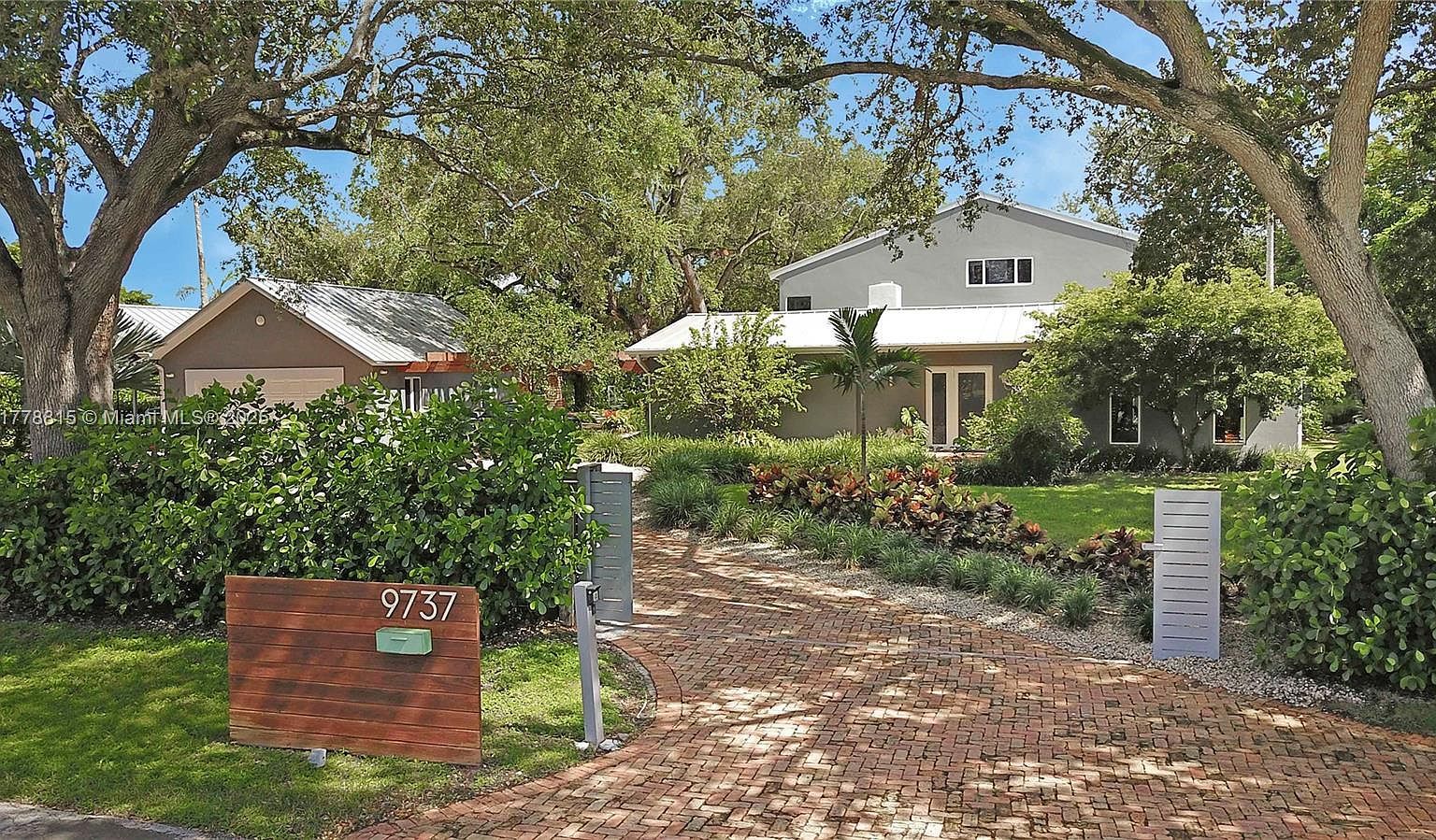 9737 SW 98th St Miami, FL 33176 - Thumbnail 3