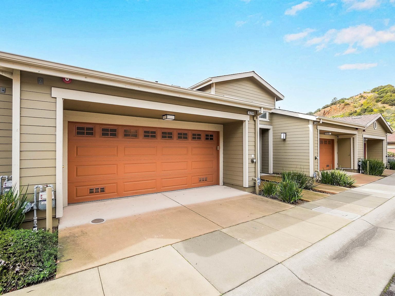 6299 Rocky Point Ct Oakland, CA 94605 - Thumbnail 3