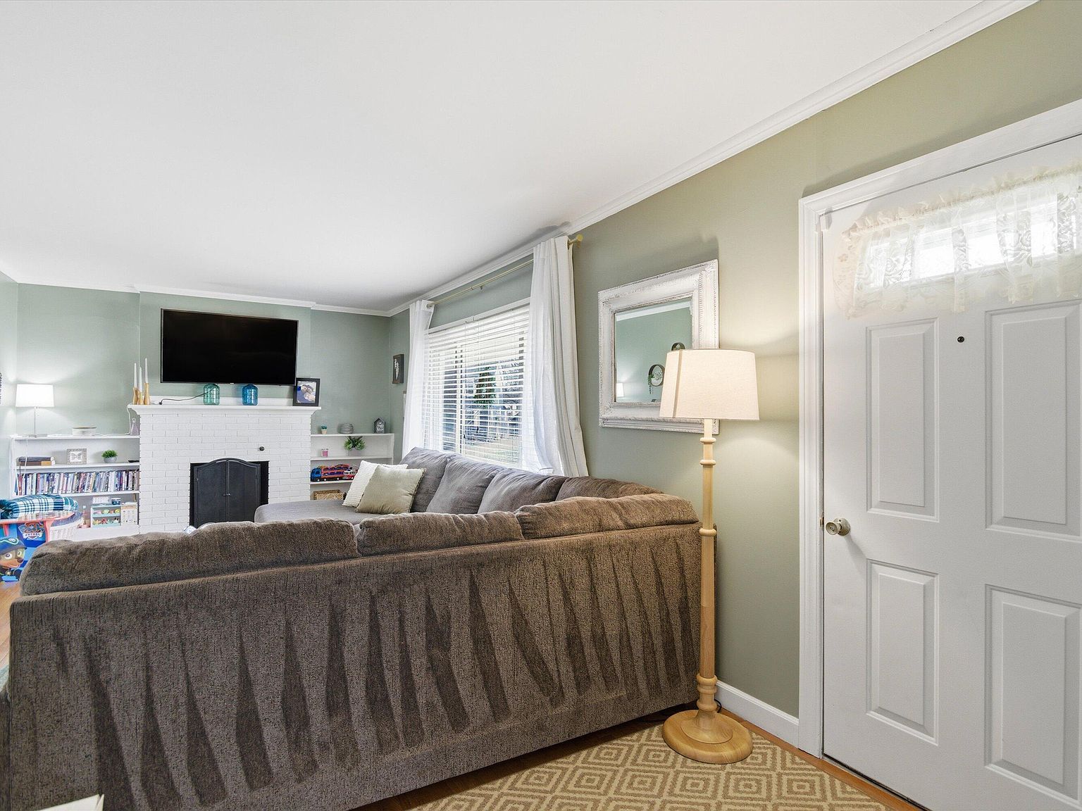 758 The Parkway St Jackson, MI 49203 - Thumbnail 3