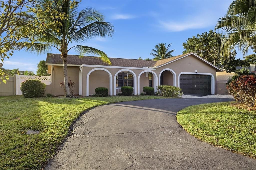 2702 NW 98th Way Pompano Beach, FL 33065 - Thumbnail 3