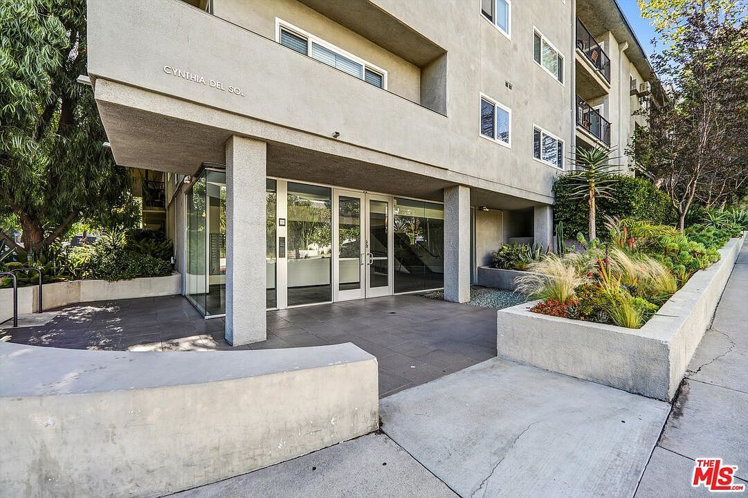 9005 Cynthia St APT 102 West Hollywood, CA 90069 - Thumbnail 3