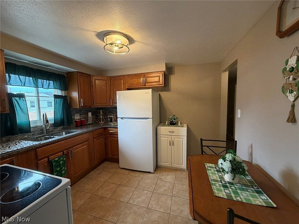 6482 State Rd APT E16 Parma, OH 44134 - Thumbnail 3